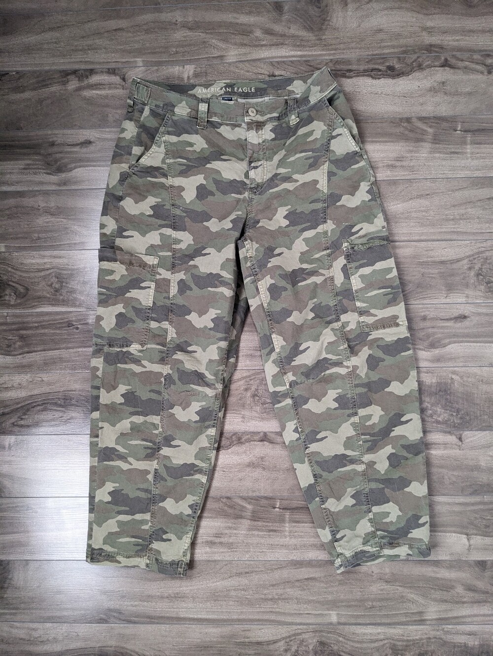 American Eagle Barrel Leg Pants Cargo Size 8 Camouflage